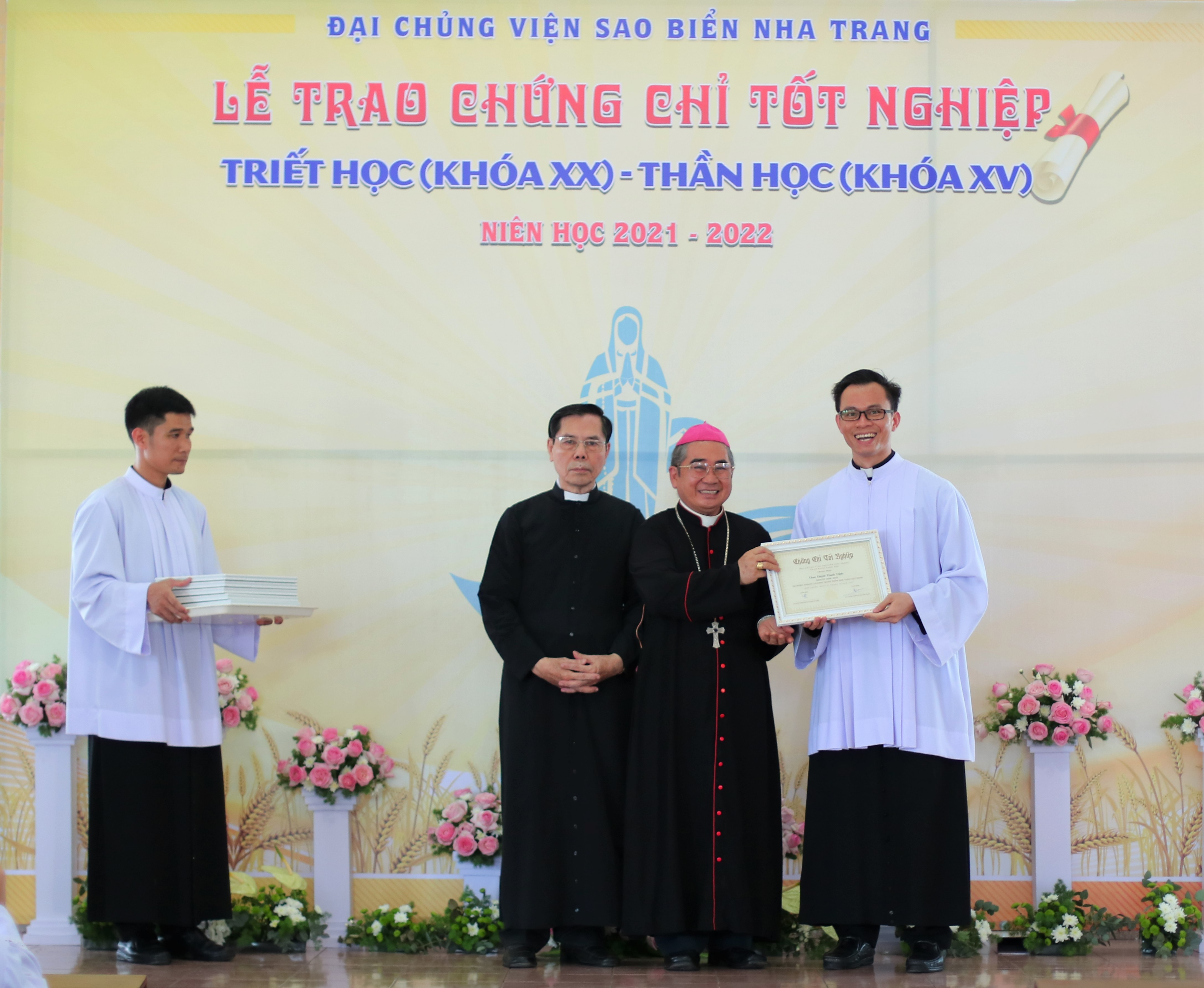 Th&aacute;nh Lễ bế giảng năm học 2021-2022 tại Đại Chủng viện Sao Biển Nha Trang